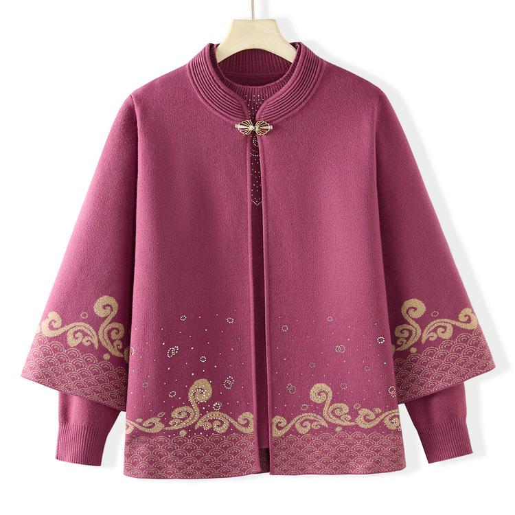 

Мама среднего возраста носит модный вязаный свитер нового стиля на осень и зиму, комплект из двух частей: базовая рубашка с длинным рукавом и верхняя одежда с рукавом три четверти. 4XL