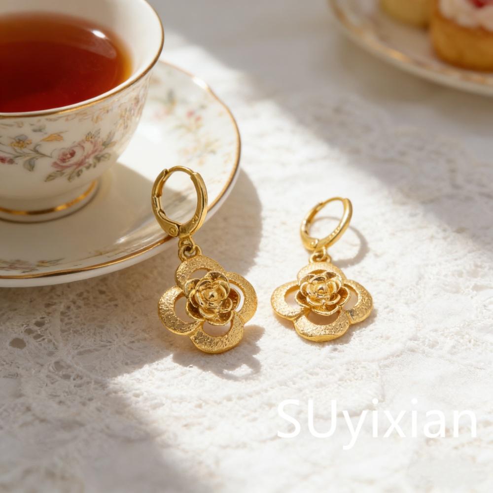 925 Silver Electroplating Gold Fashion Exquisite Hollow Camellia Earrings Birthday Party Anniversary Wedding Gift золотой