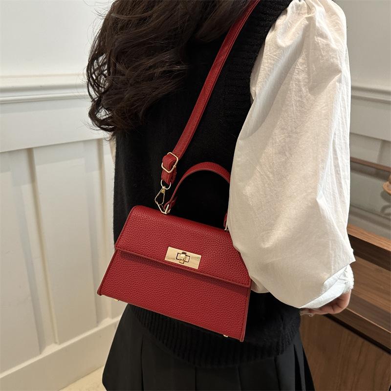 Bag Women's Bag New Summer 2025 Fashion Messenger Simple Commuter Bag Tide Korean Version Simple Shoulder Popular Bag