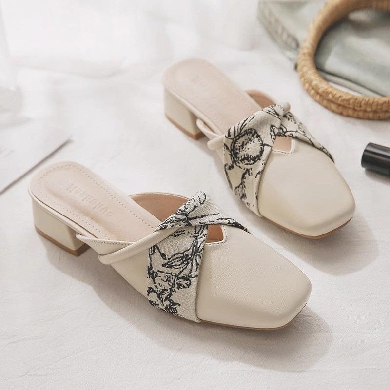 

Темпераментная сумка голова полушлепанцы женские лето 2025 новые ленивые на одном педале сандалии на среднем каблуке 39