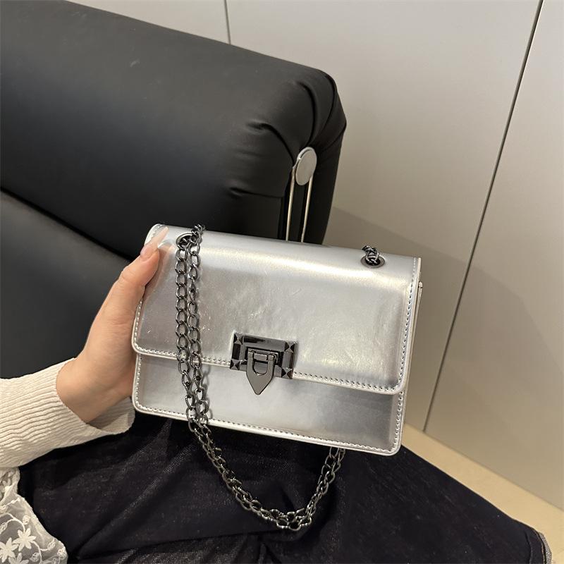 This year's popular solid color versatile messenger bag women's 2025 new bag fashion chain shoulder small square bag
