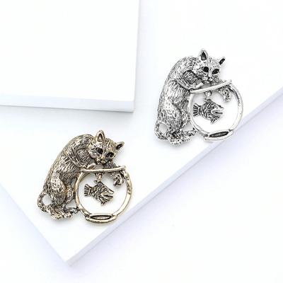 Yeni retro çizgi film alaşım balık tutan kedi broş yaratıcı çok yönlü kadın takım elbise kazak yaka çiçeği aksesuar broş