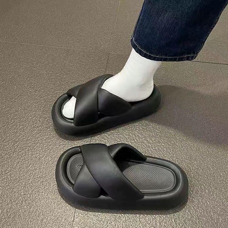 

Наступая на дерьмовые тапочки женские новые с перекрестными ремешками нескользящие дезодорирующие с мягкой подошвой домашние для ванной комнаты банные сандалии для улицы 40-41