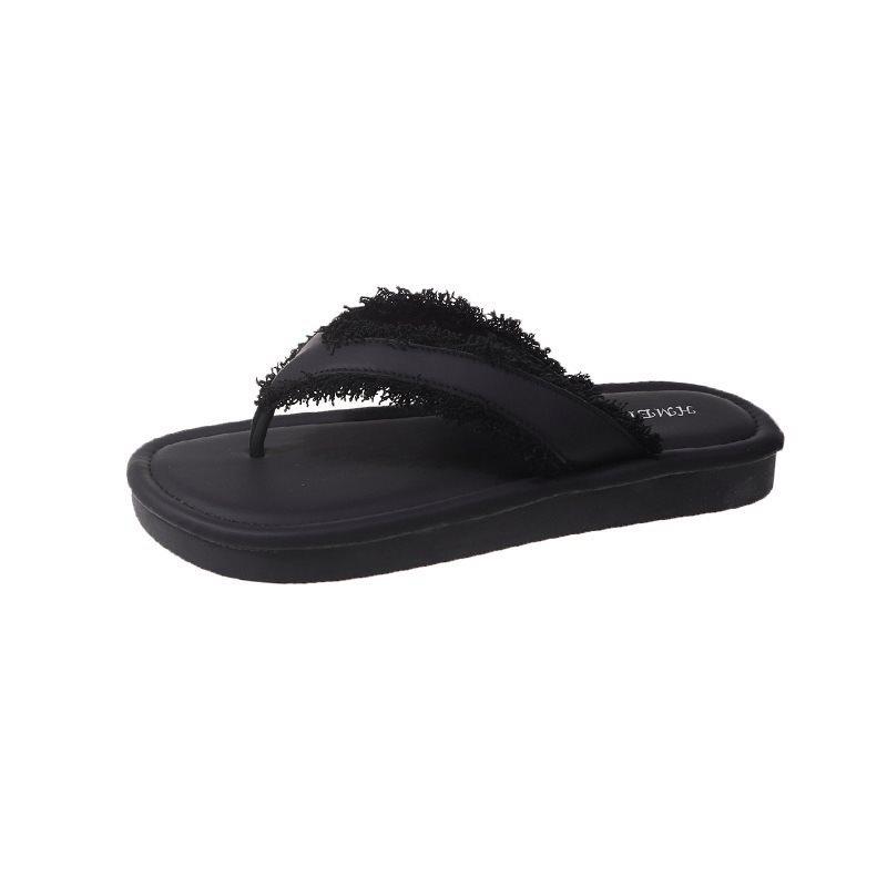Versatile fashion beach Internet celebrity year 2025ins fringed summer thick-bottomed flip-flops women wear trendy new sandals