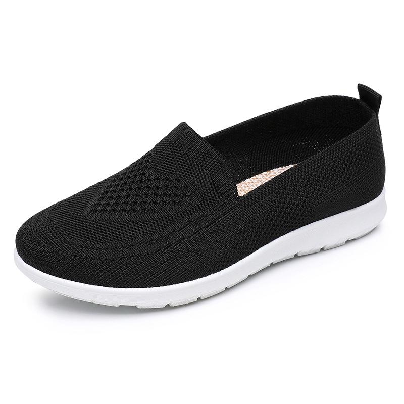 Women's Slip-On Old Beijing Cloth Shoes: Breathable, Flat-Bottomed, Casual, Knitted for Middle-Aged and Elderly, Large Size Available.
