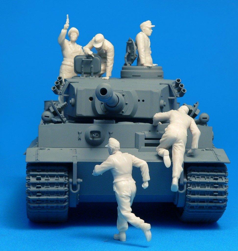 Miniart Scale German Tank France 1944 Special with Weapons and Plastic MA35252 1/35 Crew, Edition, Equipment, Model,
