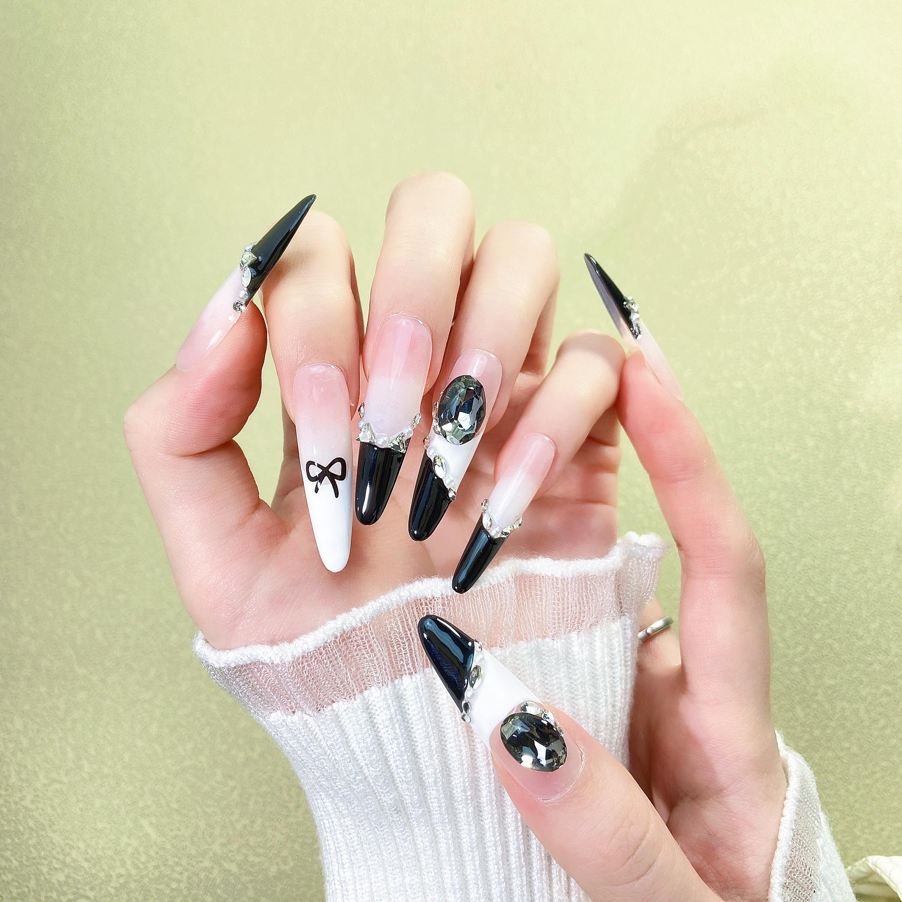 

Handmade Black & White Rhinestone Bow Nails: Classic Light Luxury Style M