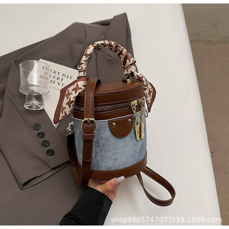 

2025 retro versatile small bag new spring and autumn fashion crossbody bag niche portable bucket bag trendy women s bag синий