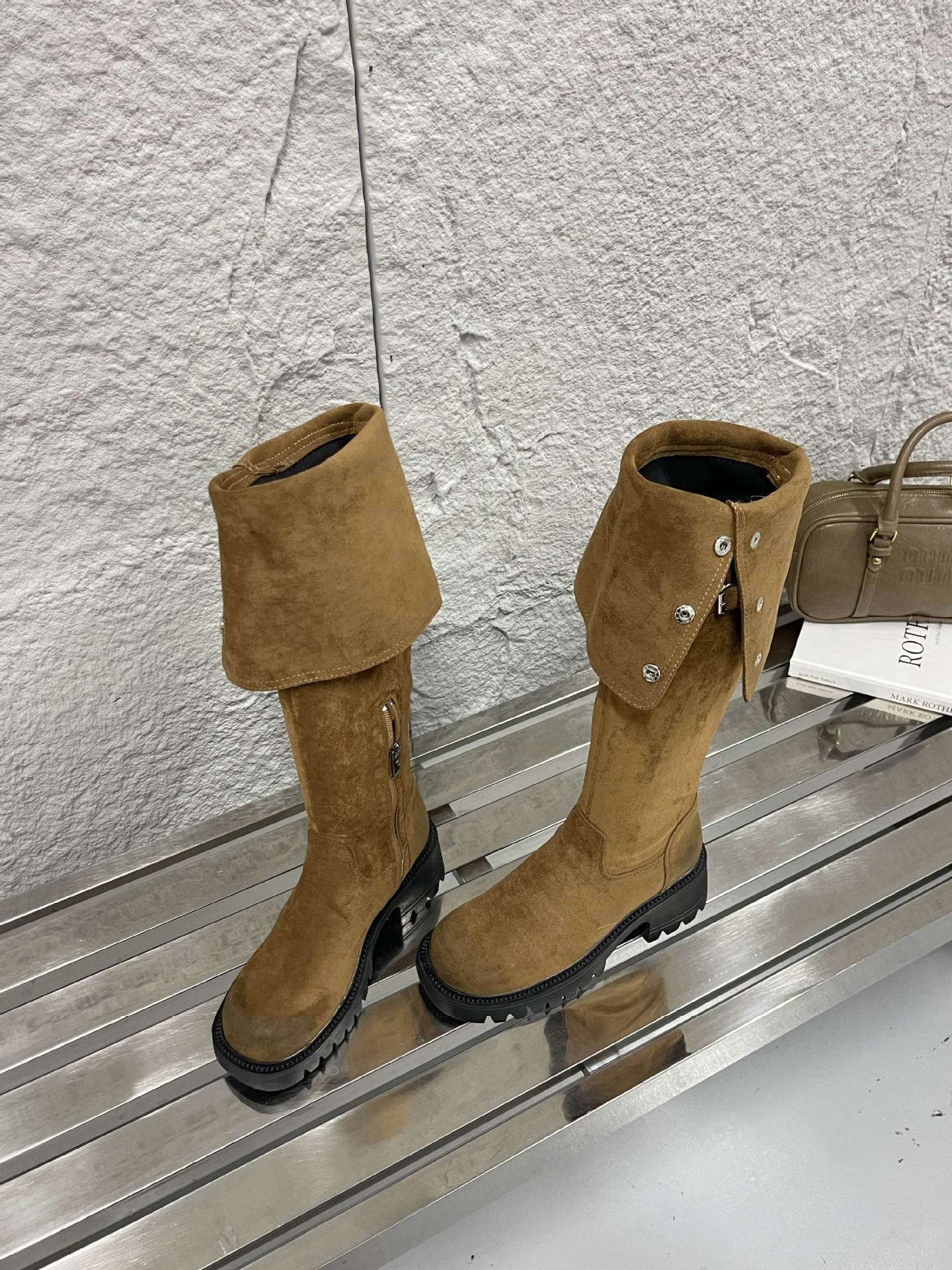 

Хай-хилс хаки длинные сапоги-чулки выше колена женская обувь 2025 новая осень и зима замшевые тонкие высокие рыцарские сапоги 39 коричневый