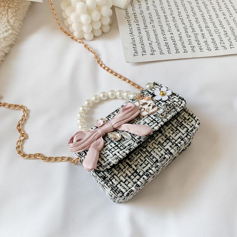 Adorable Girls Crossbody Bag Featuring Soft Canvas Material And Elegant Bow Style