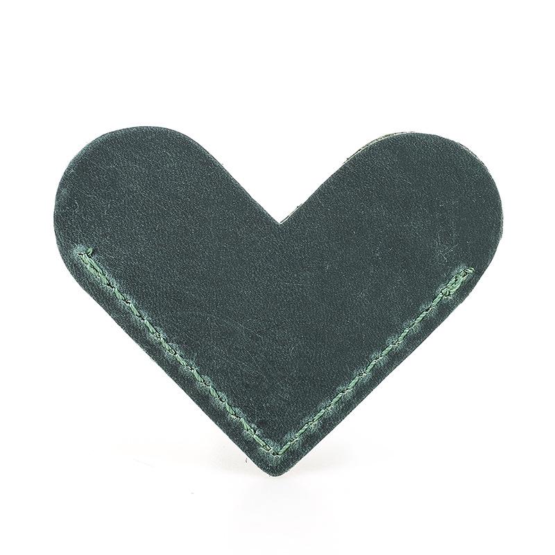 Handmade Heart-Shaped Retro Leather Bookmark – Personalized Creative Genuine Leather Page Holder. зелёный