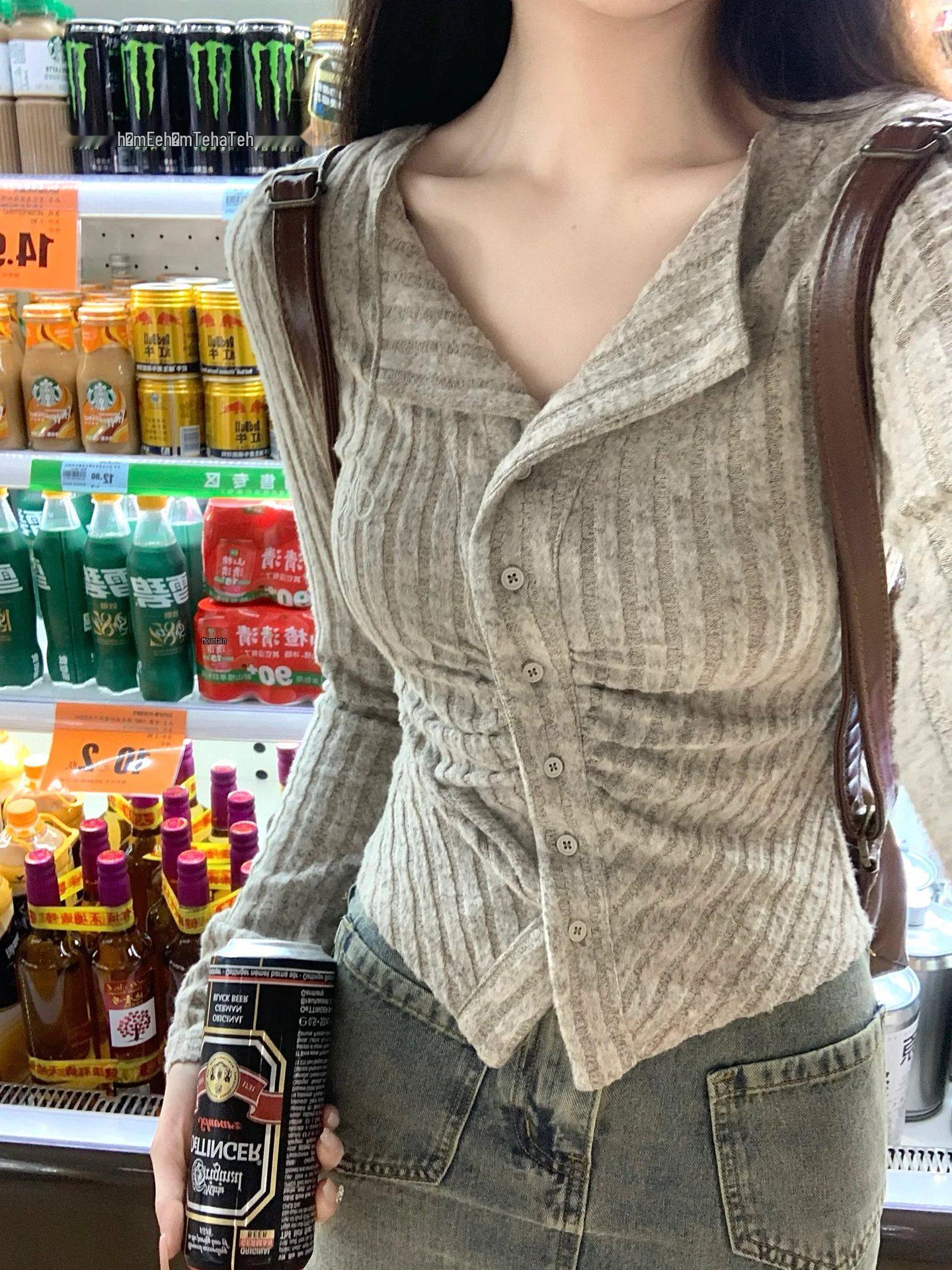 

Women s Slim Fit V-Neck Knitted Sweater for Early Autumn 2025 - Long Sleeve, Short Length, Spicy Girl Style Medium