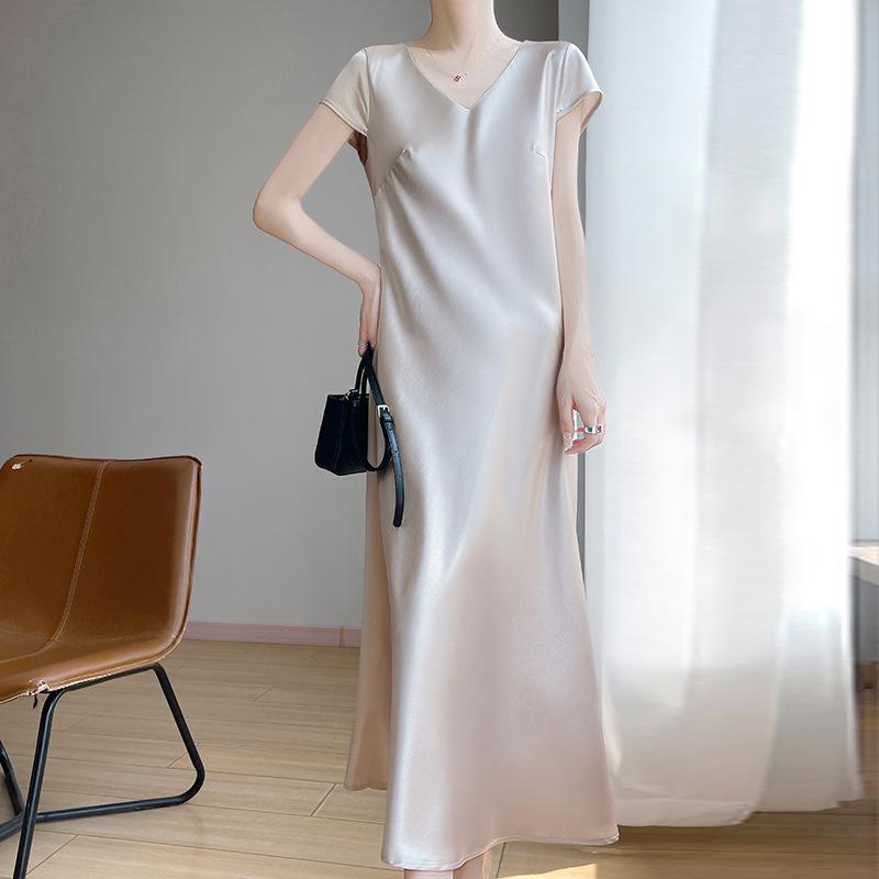 Elegant Women s Golden V-Neck Satin Summer Dress with Short Sleeves Large шампанского