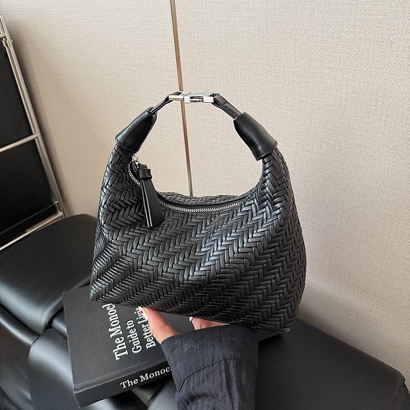 

Niche portable dumpling bag women s summer new models are popular today, shoulder messenger bag popular commuter bag чёрный