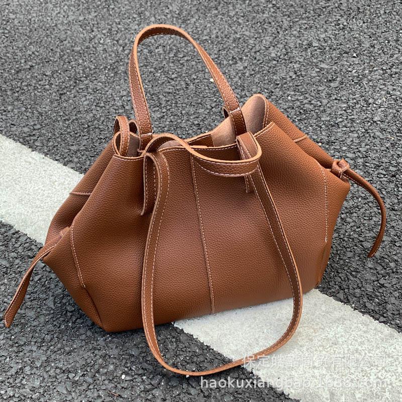 Premium sense niche bag women's 2025 new fashion shoulder bag large capacity tote bag Maillard commuter bag