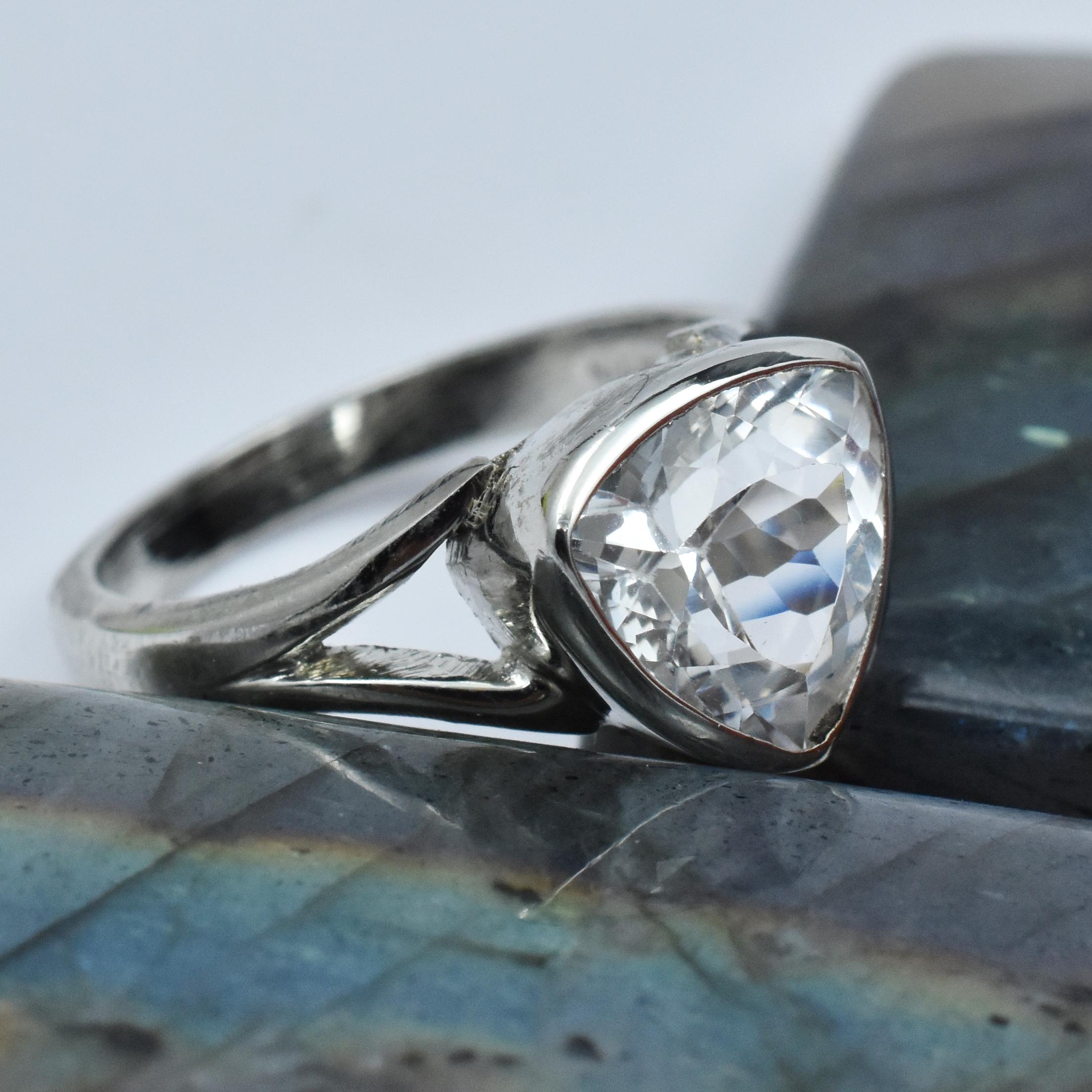 

Silver Ring Trillion Cut Stone Ring Sz 8. Simulant 18.80 Ct White Sapphire Ring .AR-3133-Sa 10.5 mm білий