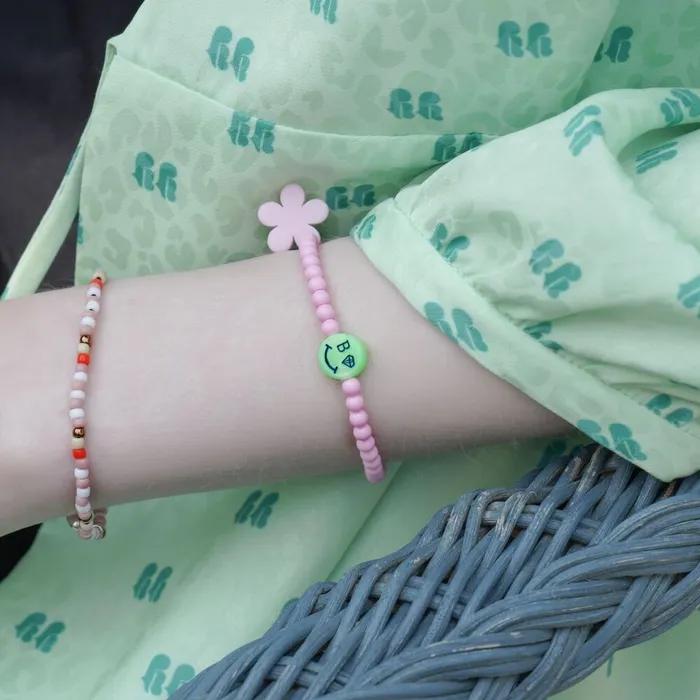 Bonbo Color Smile and Flower Charm Point Acrylic Ball Bracelet