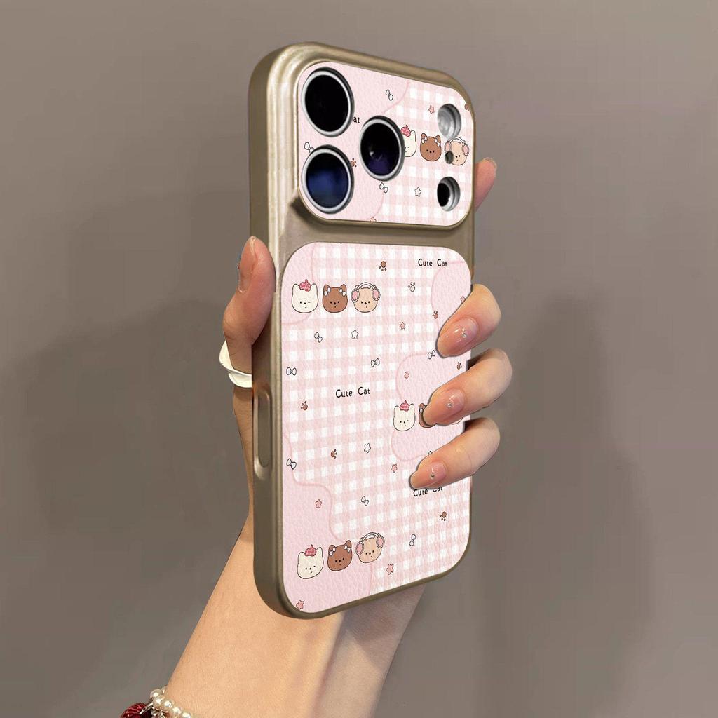 The powder grid bear is suitable for iPhone17promax mobile phone case, Apple 16pro new 15pro niche 14 leather pattern.
