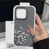 Matte, schlanke Handyhülle mit kleinem weißen Blumendruck für iPhone 16 Pro 15 Pro Max 14 13 12 11, TPU-Ledertextur, weiche, stoßfeste Stoßstangenabdeckung