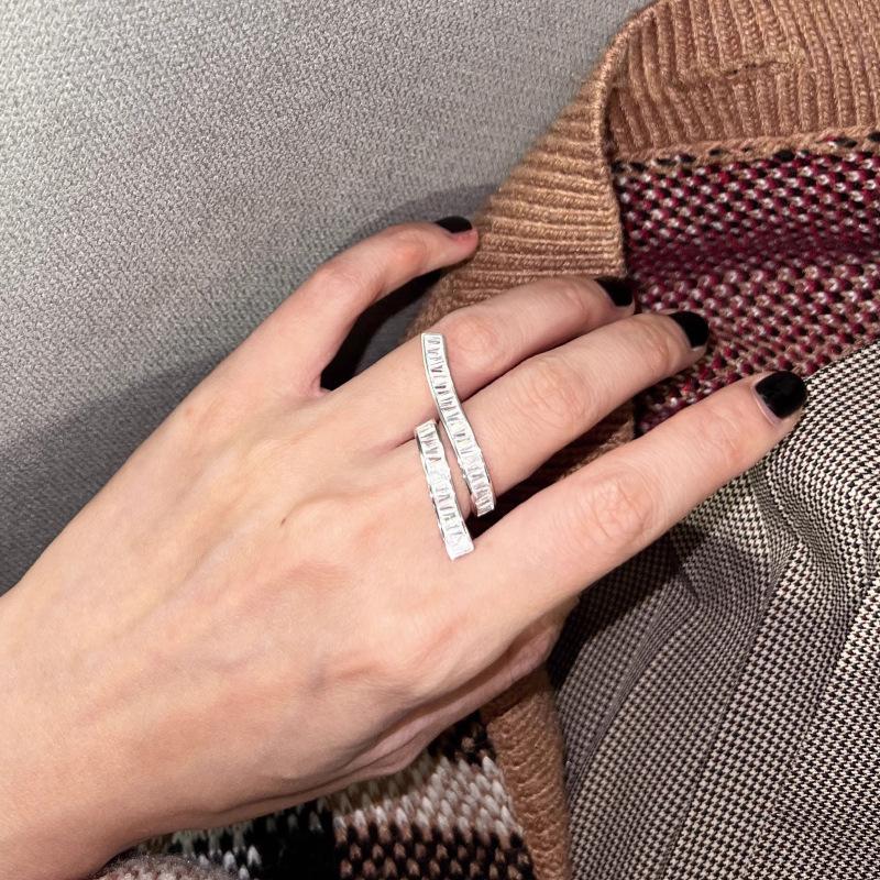 

Трендовое кольцо открытого дизайна с сияющими циркониевыми камнями для потрясающего образа для женщин