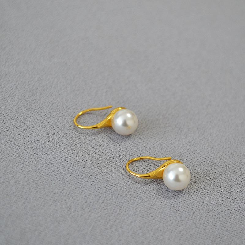 

Korean High-End Fashion Pearl Imitation Earrings with High-Gloss Finish for Women