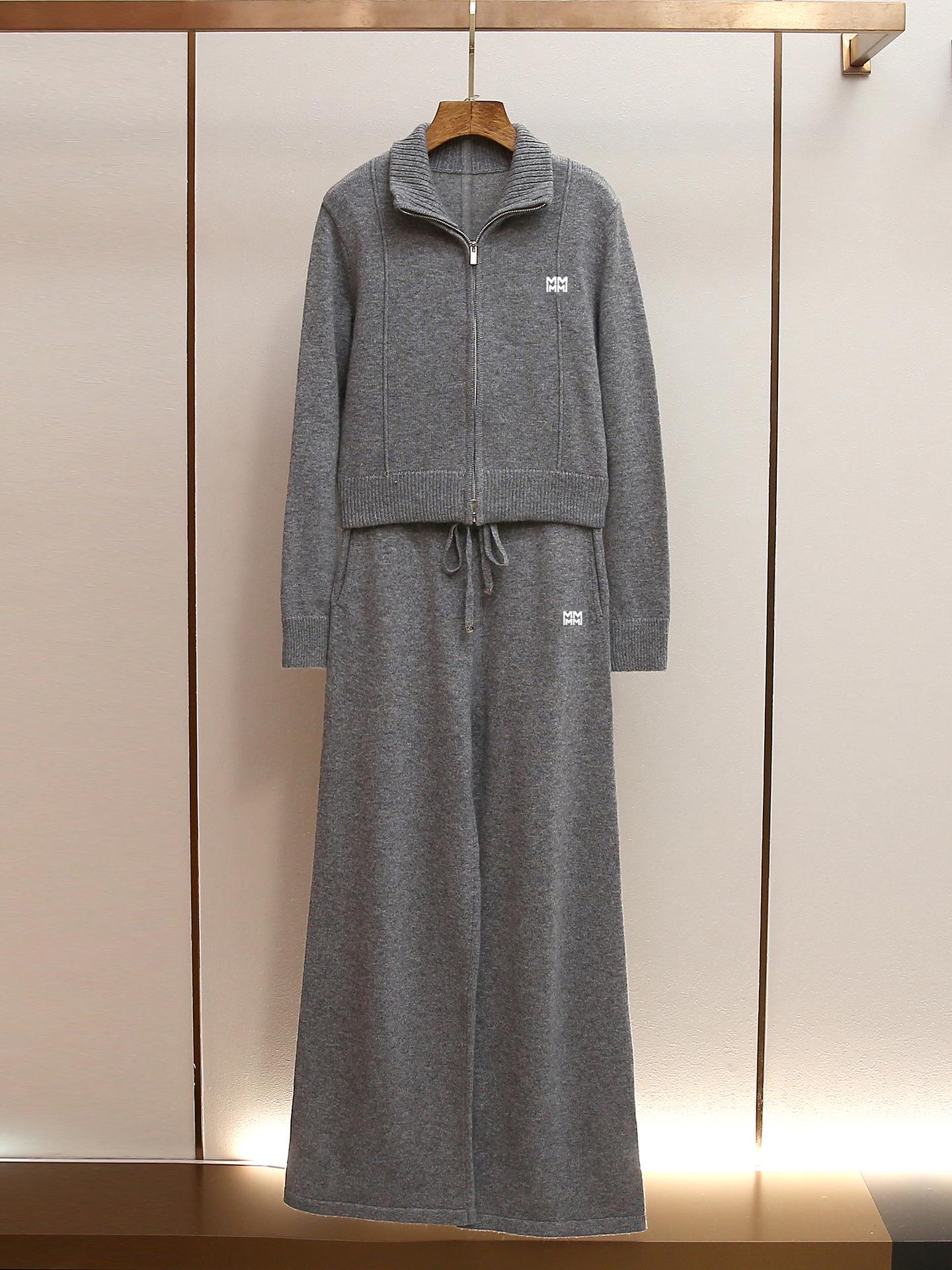 

High-End Women s Autumn/Winter Knit Set: Stand-Up Collar Cardigan & Camisole with Trousers S серый