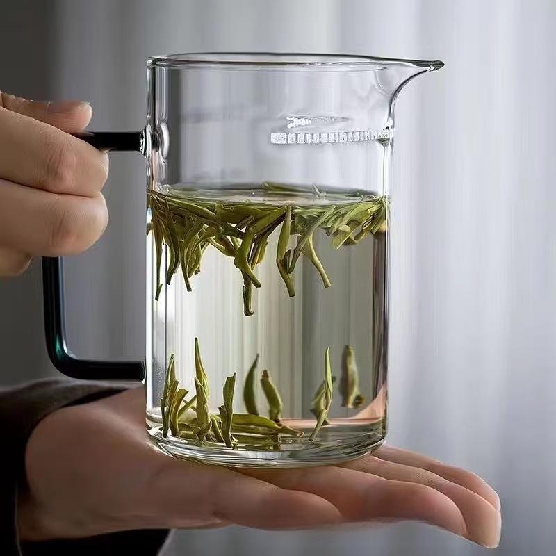 Heat-Resistant Glass Gongdao Bei with Integrated Tea Infuser