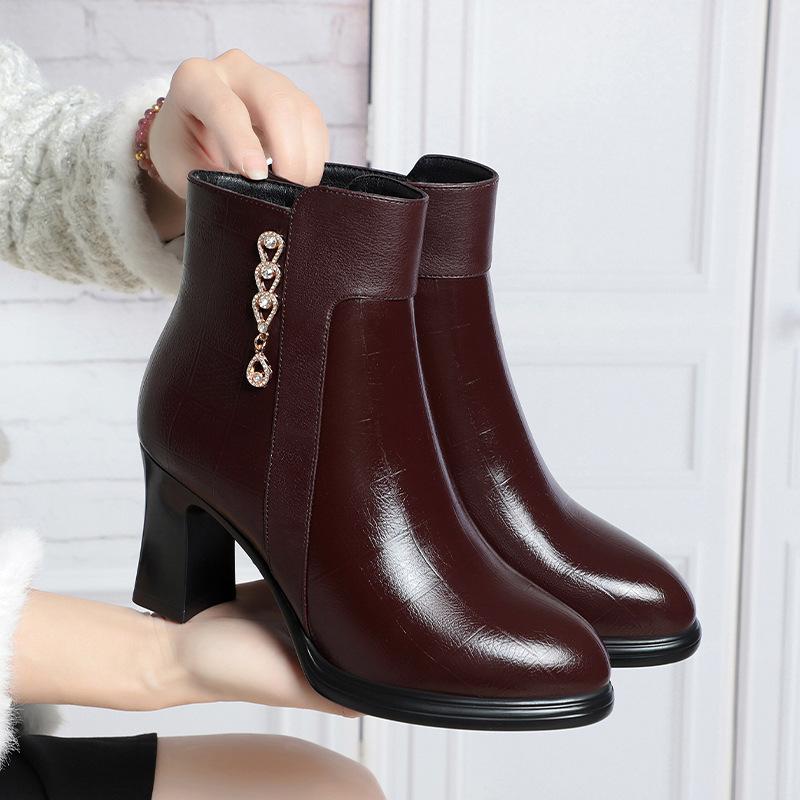 High heels autumn and winter short boots thick heel 2026 new fashion boots warm velvet leather shoes mother shoes cotton shoes