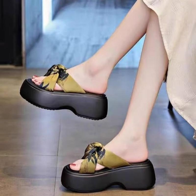 Thick-soled heightening slippers for women to wear new women's one-word sandals with skirts Casual beach shoes