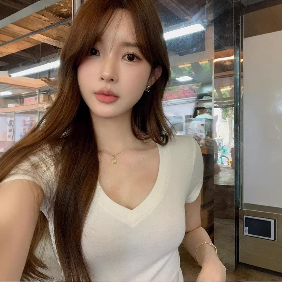 Sweet sister, be careful with V-neck solid color short-sleeved T-shirt, women's summer new slim-fitting and thin top