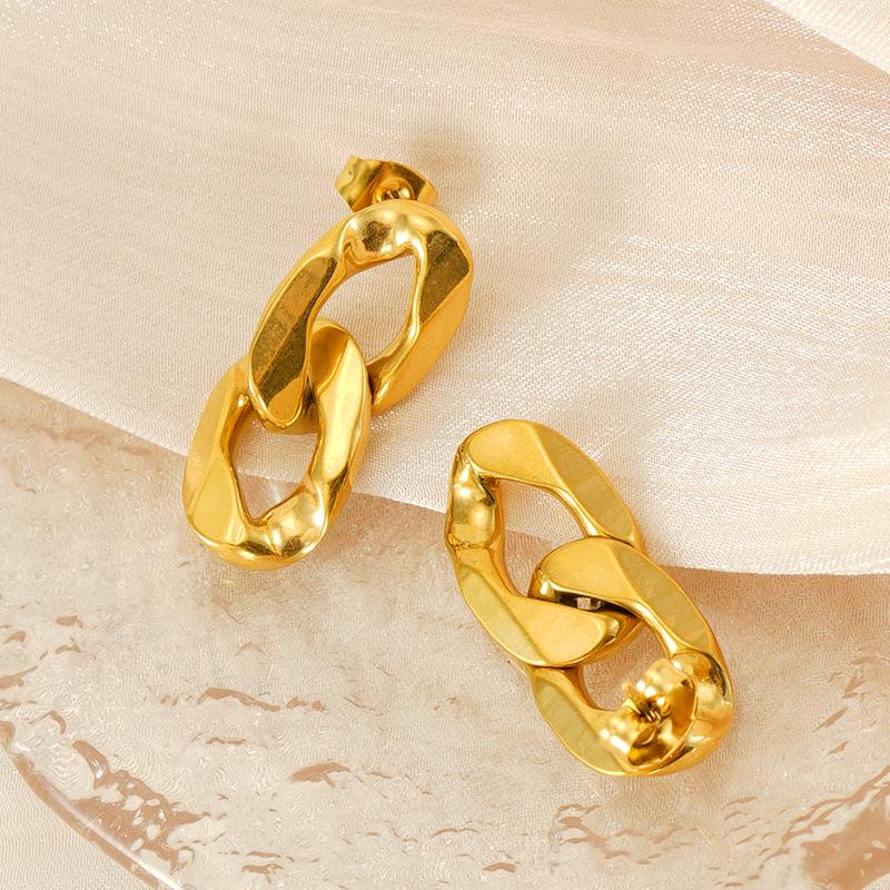 European & American Style 8-Shaped Retro Titanium Steel Stud Earrings, Geometric 18k Gold-Plated Stainless Steel for Women.