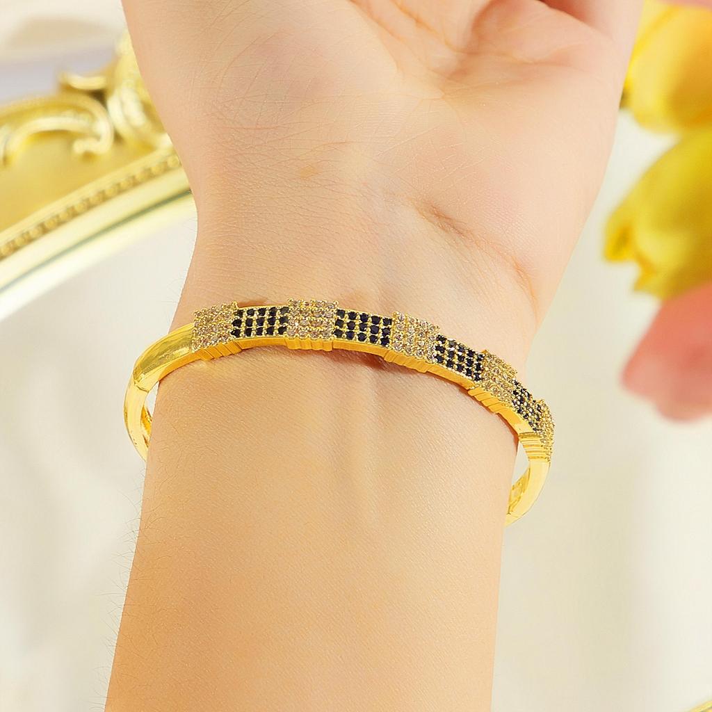 CMM Böhmisches grünes Armreif-Ring-Set Golden funkelnde Zirkonia Handaccessoires für trendigen Partyschmuck Frauen