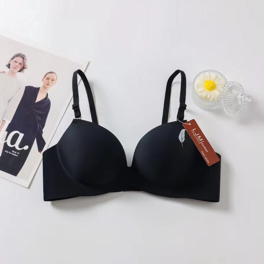 Traditional Style Womens Bras With Nylon Fabric And Removable Straps For Comfortable Fit