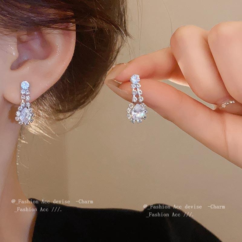 French Light Luxury Water Drop Zircon Stud Earrings Necklace Set Niche Fashion Collarbone Chain Simple Commuter High-end Jewelry
