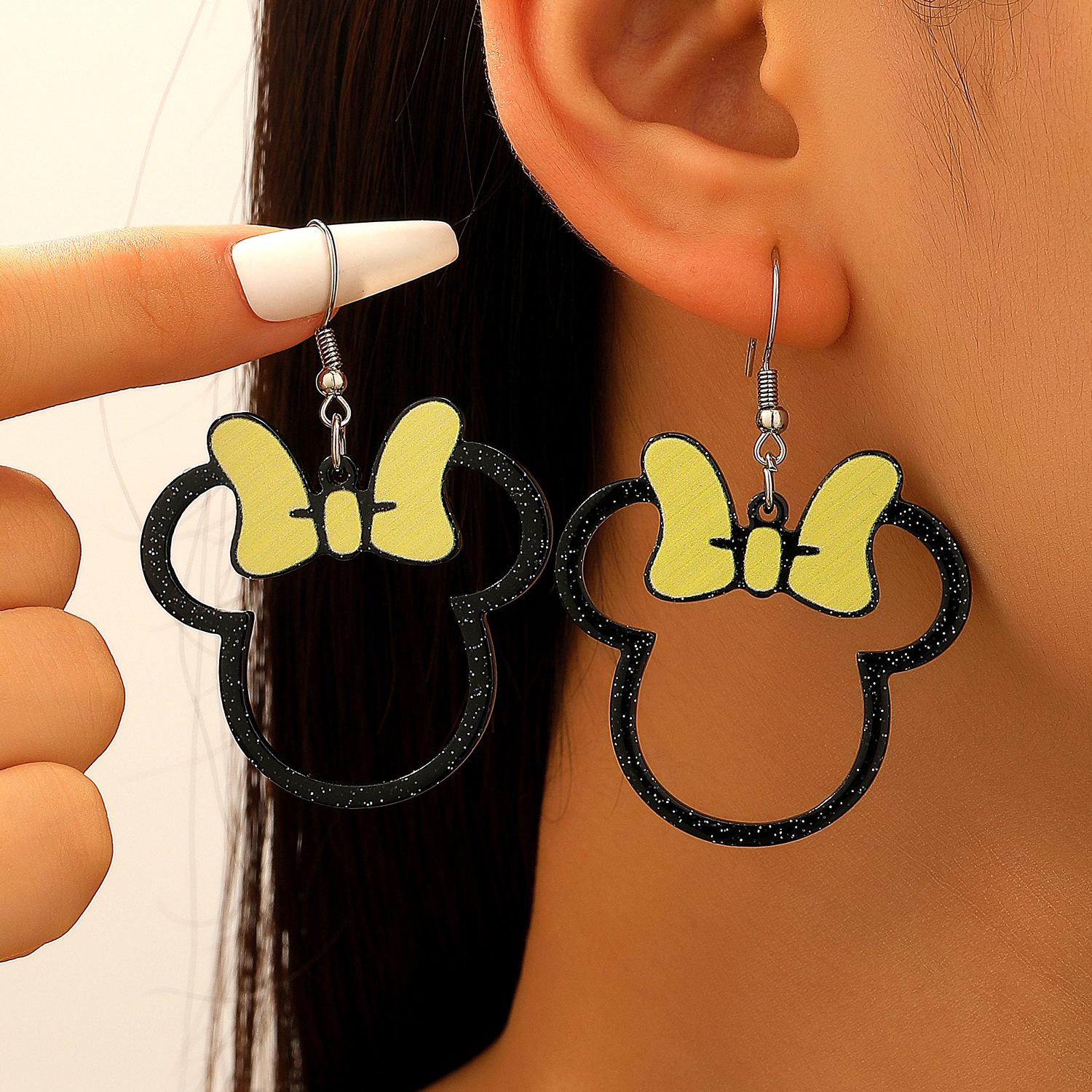 

2026 різнокольорові сережки-бантики Міккі з порожнистого акрилу, милі солодкі сережки з мультяшними персонажами, жіночий подарунок