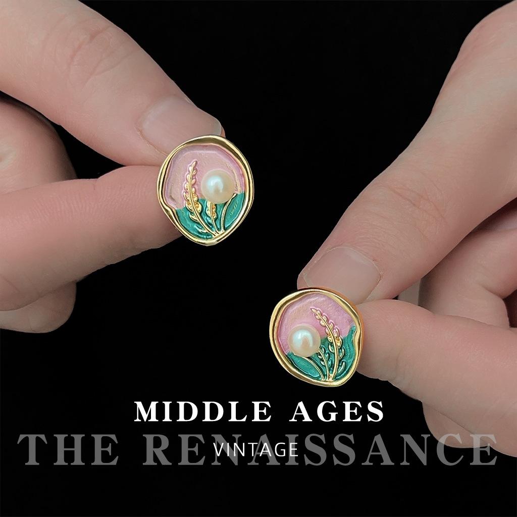 

Rococo~ Freshwater pearl literary and retro oil painting feeling flower stud earrings small fresh earrings earrings