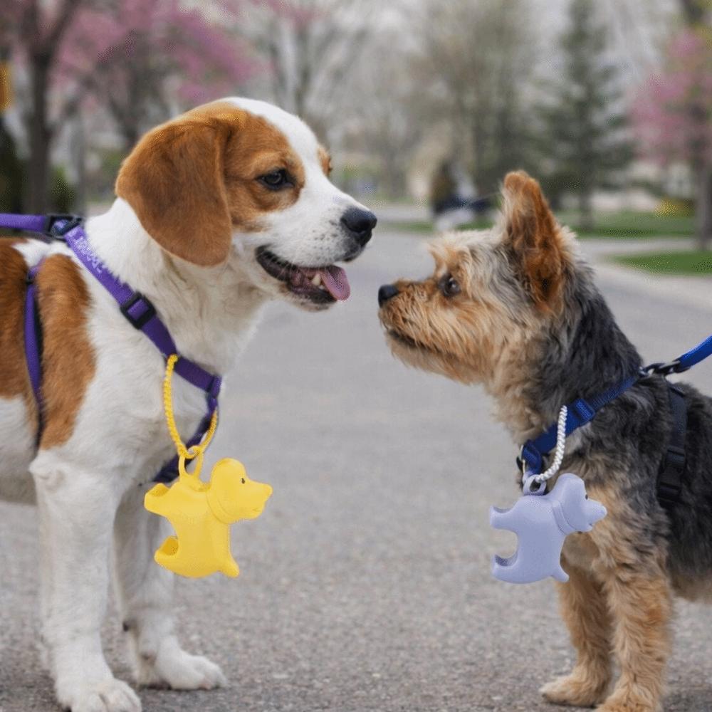 Hands-Free Dog Shaped Pet Poop Bag Holder Portable with Clip Trash Bag Dispenser Hanging Pet Garbage Bag Dispenser Travel