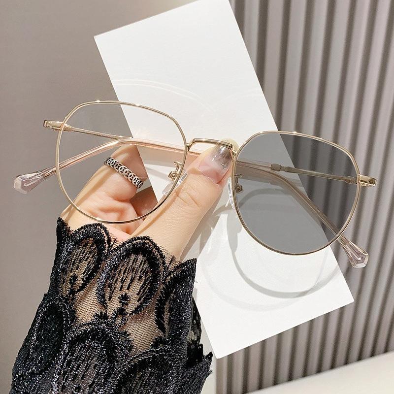 Fashionable Photosensitive Color Changing Anti Blue Light Myopia Glasses Korean Version New Photochromic Near Sight Eyeglasses 0