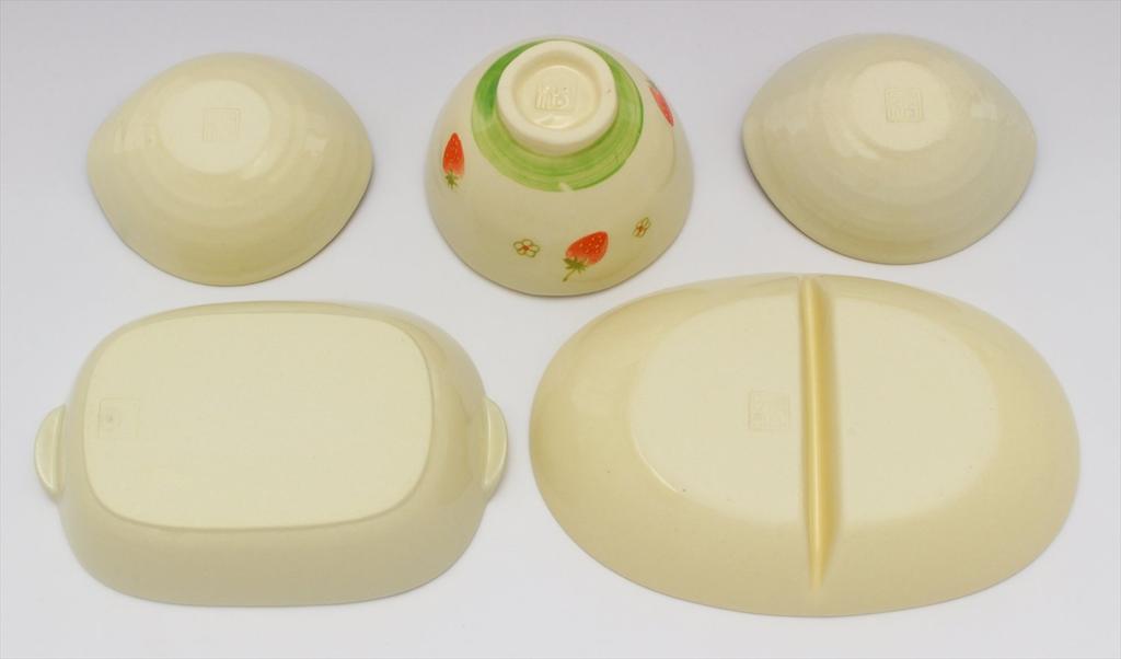 SOUSEN Seto Ware Gift Set of 5 White Medium Plates with Strawberry Boxed Patterns,
