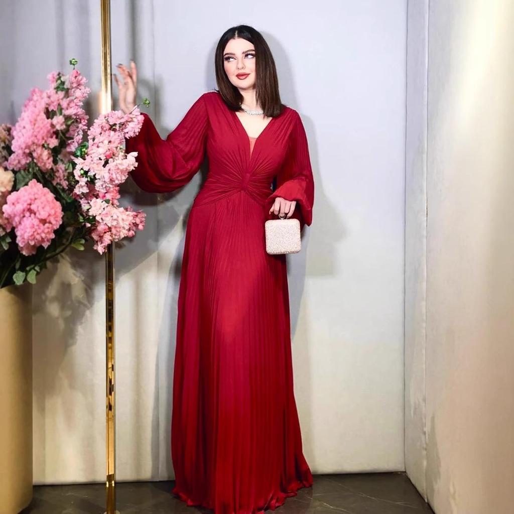 Elegant V-Neck Pleated Chiffon Dress for Banquets and Parties