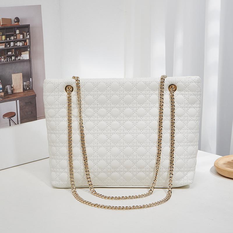 Rhombus casual tote bag, new retro chain bag, shoulder bag, underarm bag, simple and fashionable messenger women's bag.
