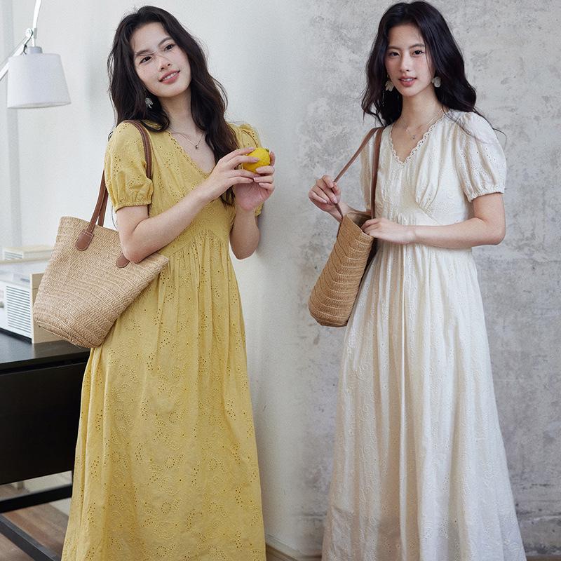 Summer 2026 Elegant V-Neck Embroidered Lace Waist-Cinching Dress M