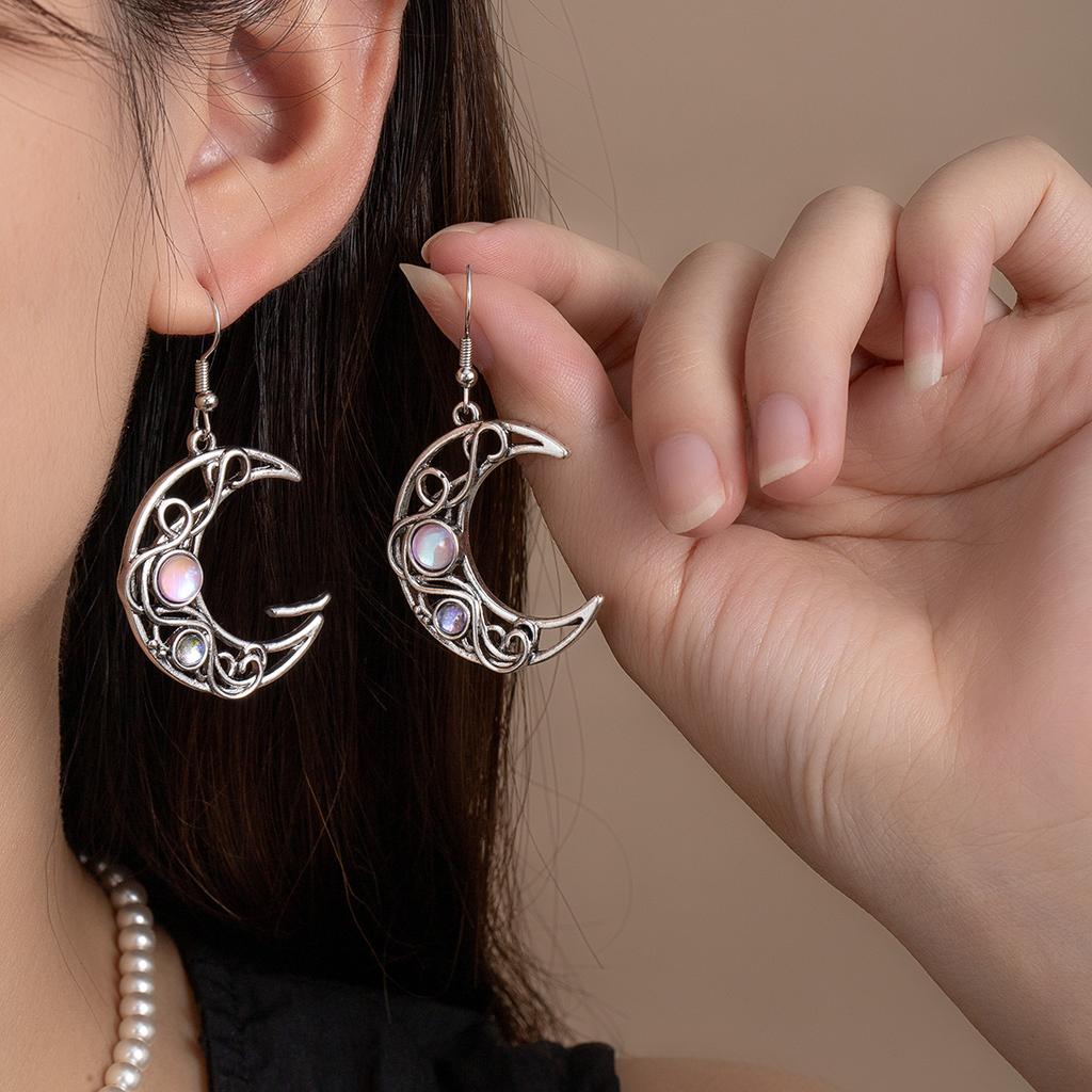 Retro Style Stud Earrings Hollow Design Sense Moon Heavy Industry Moonstone Earrings Women'S Light Luxury Generous Earrings