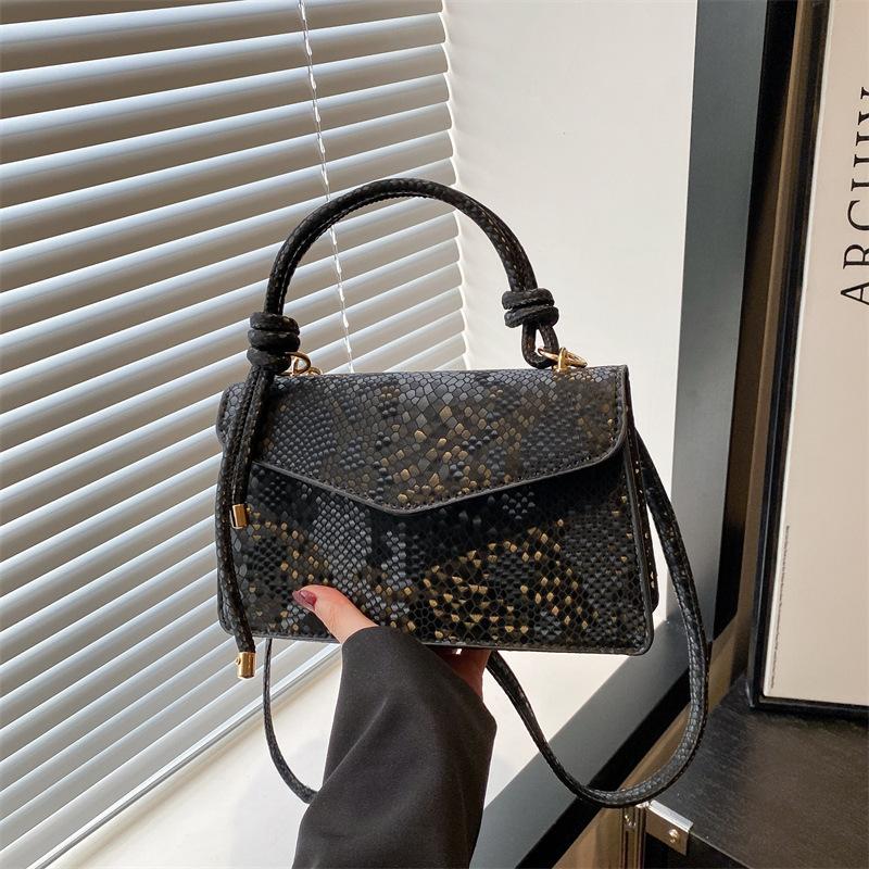 New solid color temperament simple versatile casual commuting portable messenger shoulder small square bag