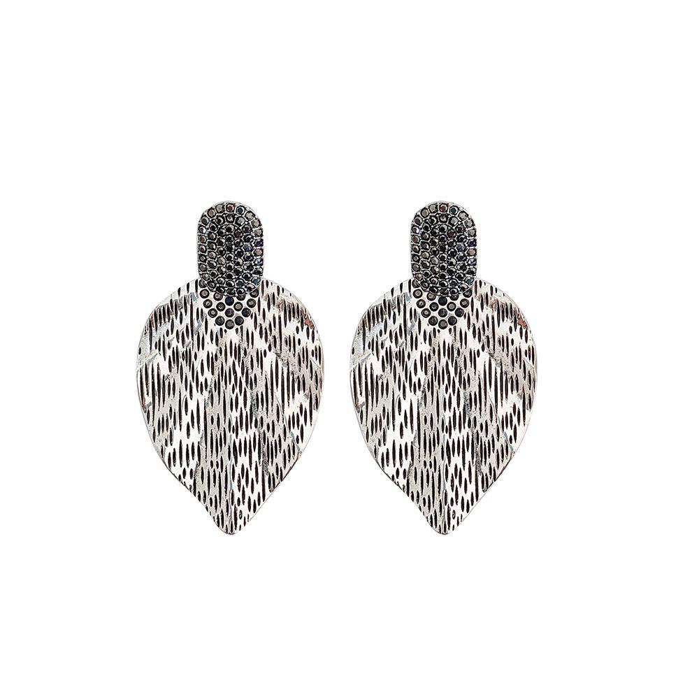 Women's Retro Irregular Stripe Leaf Earrings with Zinc Alloy and Inlaid Diamonds