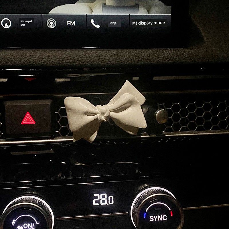 

Internet-Famous Cute Bear Car Air Vent Fragrance Diffuser, Vintage Rose Car Aroma Stone, Car Interior Decoration White Bow (Unscented)
