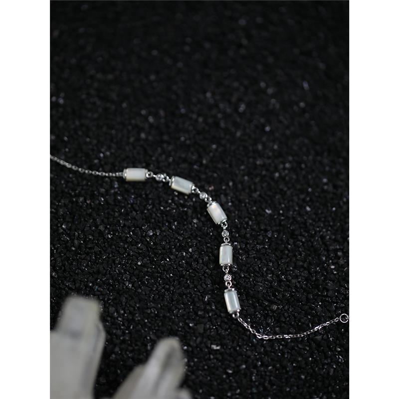 Retro Bamboo Forest Gold-Plated Bracelet: Exquisite White Shell Design for Women, Perfect for Spring and Summer.
