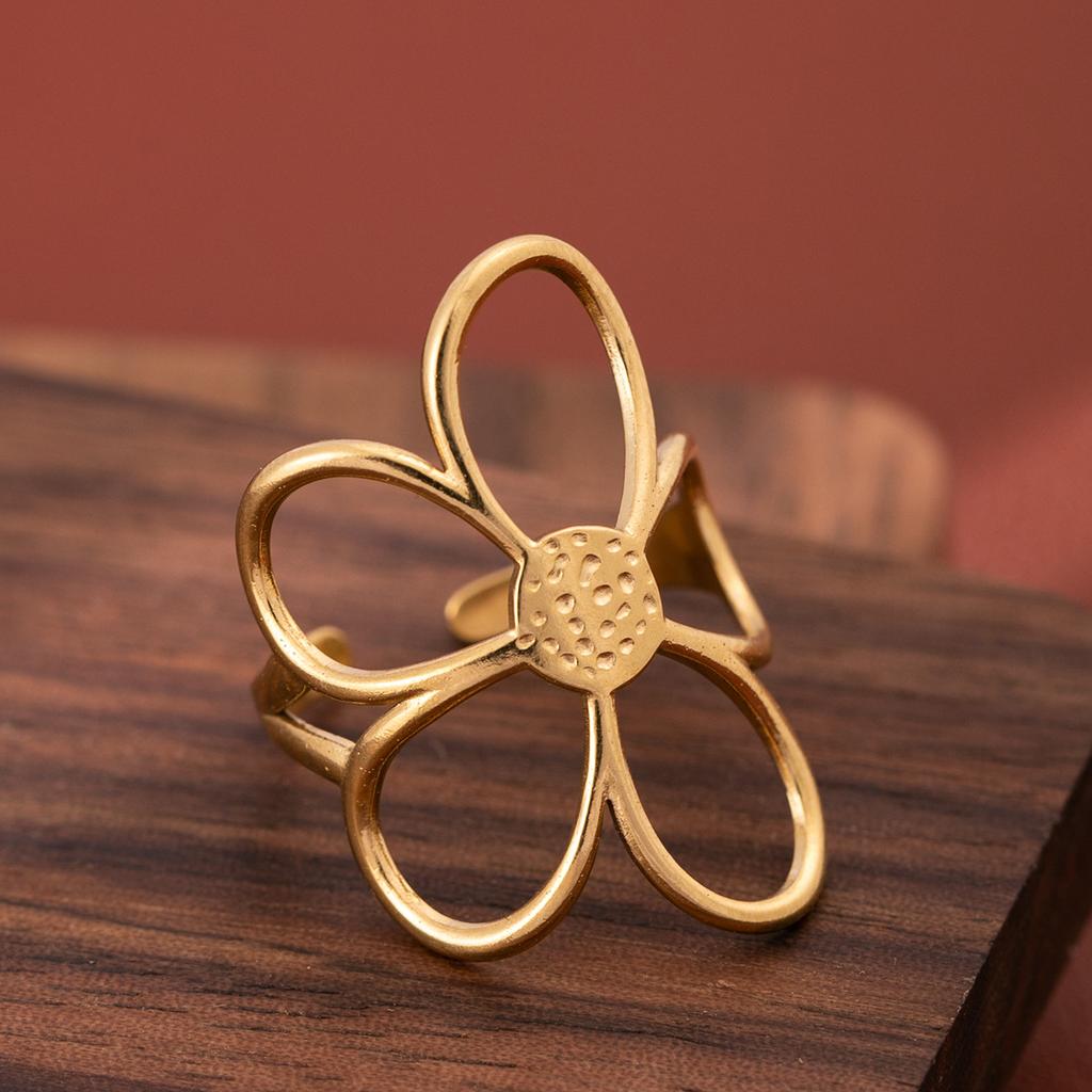 1Pcs Hollowed-out flower stainless steel ring - elegant and bold women's finger ring