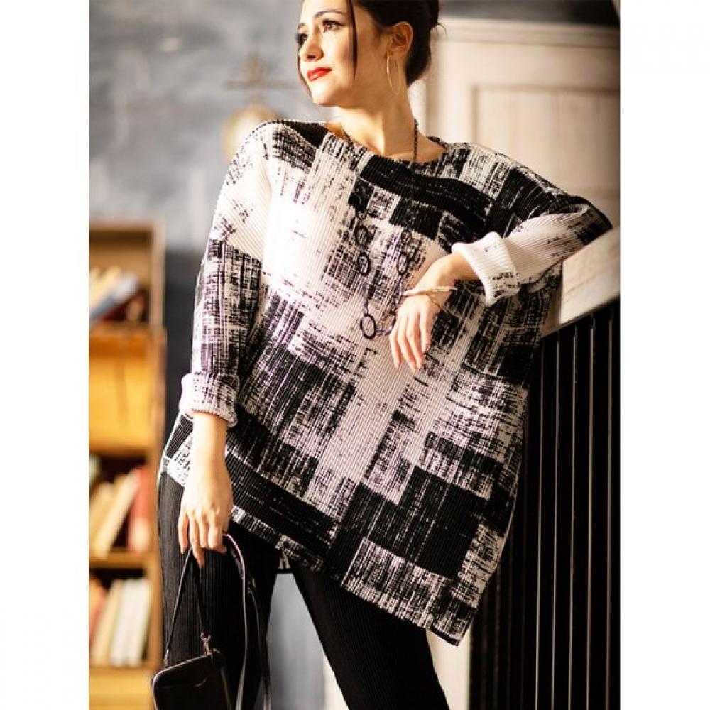 Specchio Hemline T shirT fronT Back   422 161 02