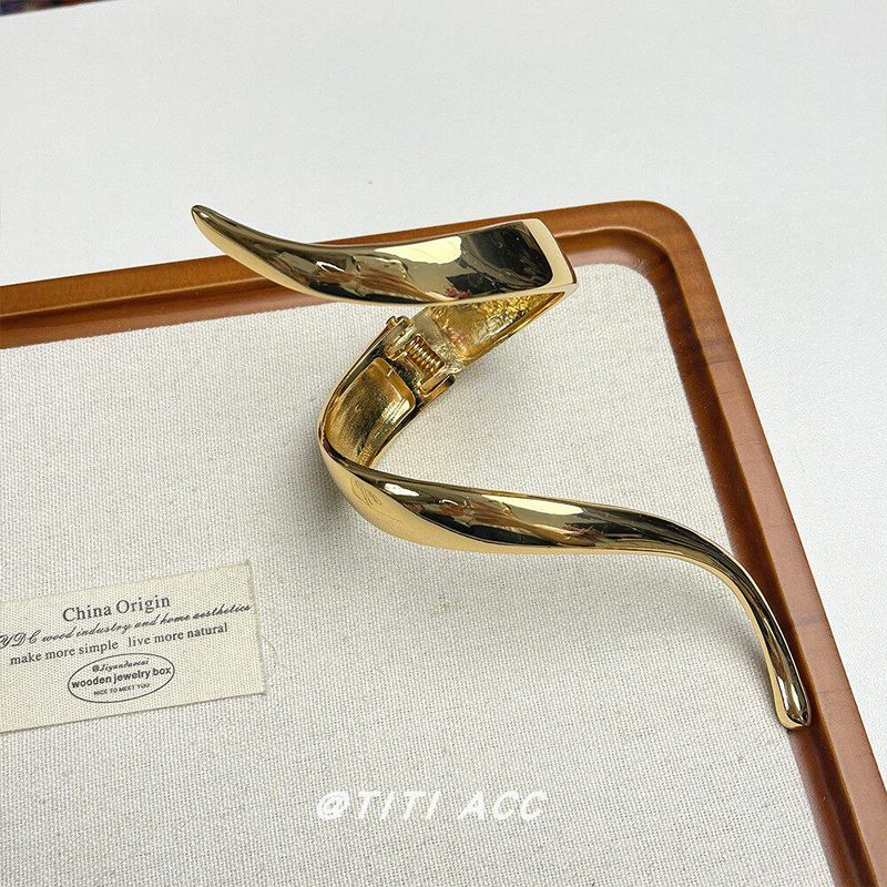 Fashion Style Metal Curve Open-Ended Bracelet Women s Niche Design Fancy Bracelet Fashion Elegant Armband Bracelet Gold Bracelet